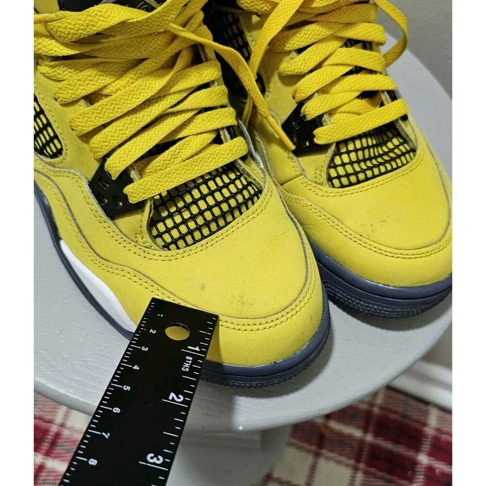 Nike Air Jordan 4 Retro Lightning GS Size 6Y Tour Yellow Black 2021 408452-700